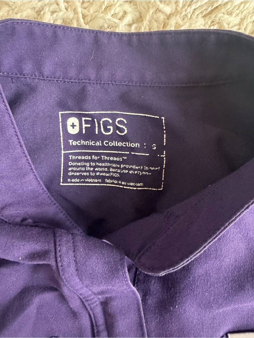 Figs Scrubs Rafaela jumpsuit- Purple jam - Picture 3 of 3